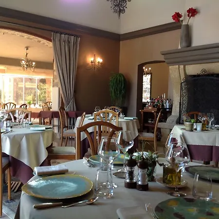 Les Du Restaurant Le Castellaras - Teritoria Bed & Breakfast 3*