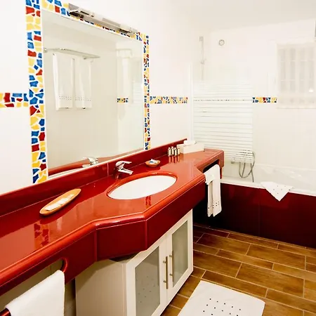 Les Du Restaurant Le Castellaras - Teritoria Bed & Breakfast